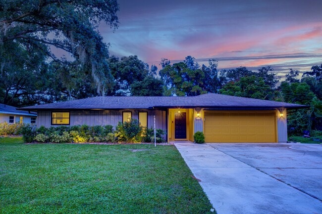 Building Photo - 2239 Wells Ave