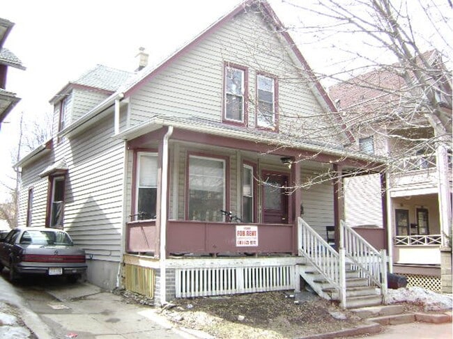 Front of Property - 112 S Bassett St Unit #2  SUBLET  NO DEPOSIT