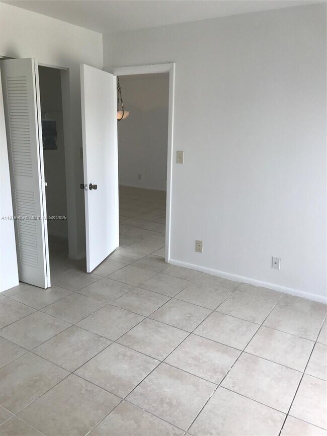 Photo - 8610 N Sherman Cir Unidad 406