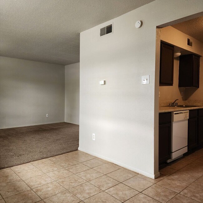 2BR 1BA - $800/m & $500 deposit - 2BR 1BA - $800/m & $500 deposit Apartamento Unidad 53