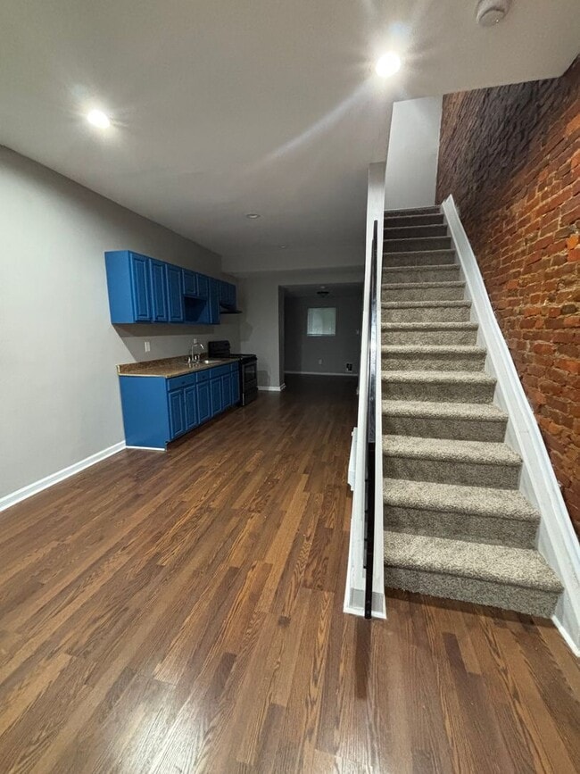 Building Photo - Beautiful renovated house in North Philade...