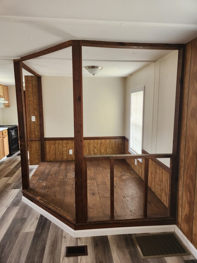 Photo - 908 Bernard Ln