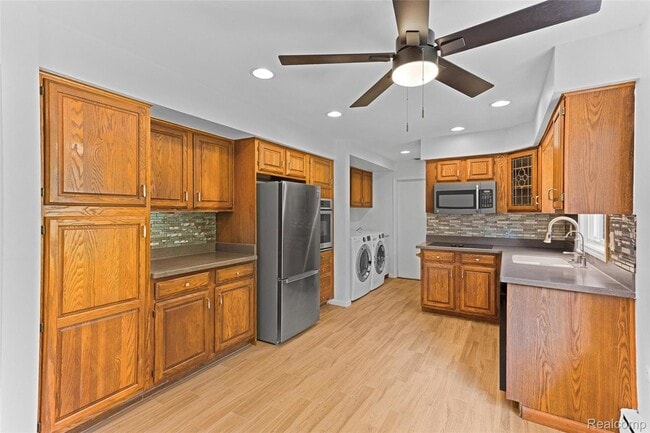 Photo - 3765 Ruthland Rd