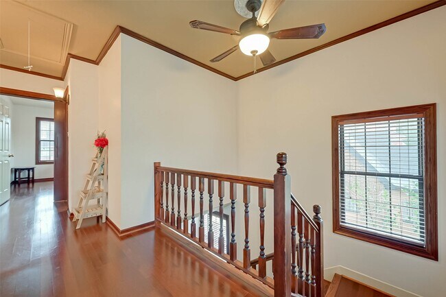 Photo - 2412 Oakdale St