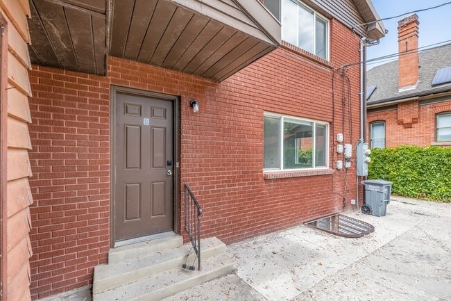Building Photo - 627 S 500 E Unit 1