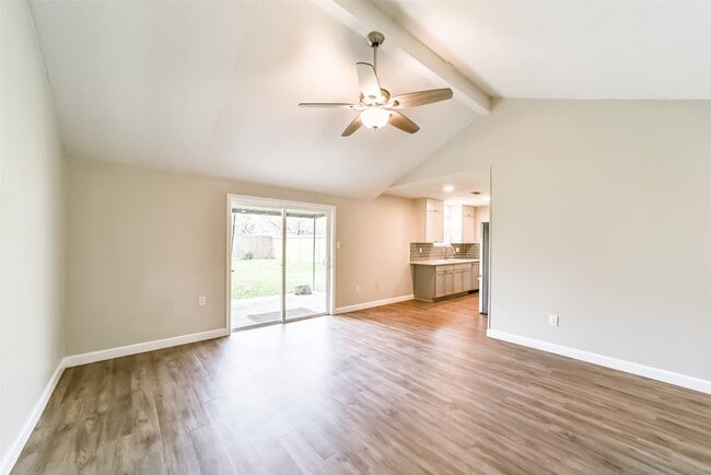 Photo - 504 Avondale Ln