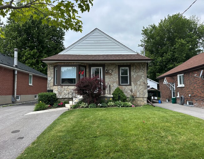 Building Photo - 1-390 Division Street Oshawa ON
