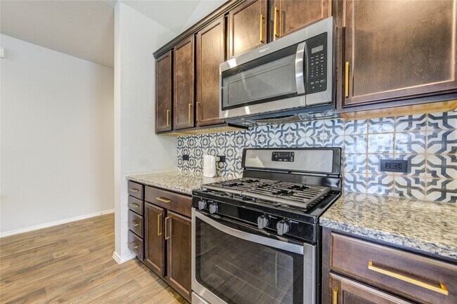 Building Photo - 20451 Green Mountain Dr