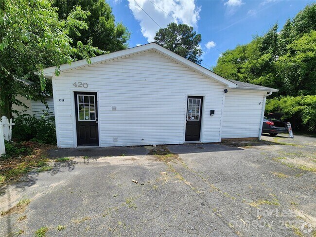 Building Photo - 420 Jackson Park Rd Rental
