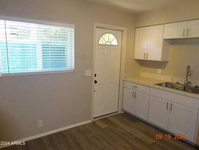 Photo - 341 E Vogel Ave Unit Apartment 1