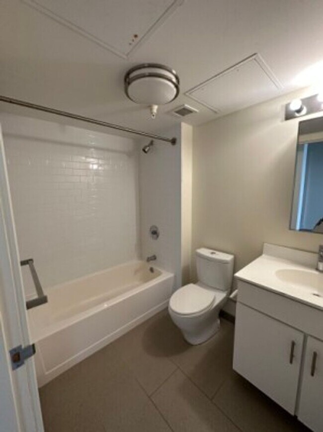 Photo - DOWNTOWN (EMERSON/SUFFOLK/NESL) - 2 Bed Ap...