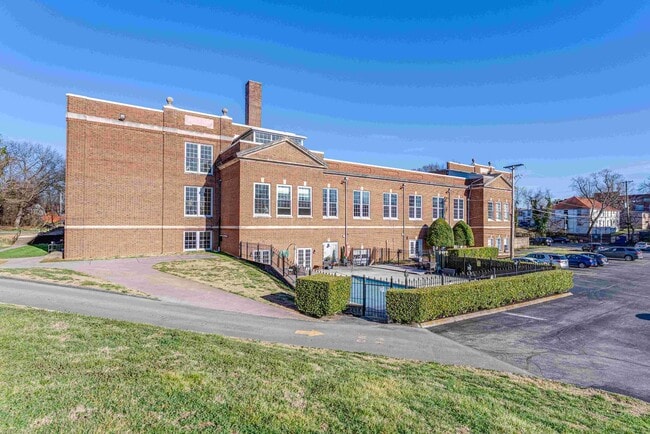 Photo - 523 N Bertrand St