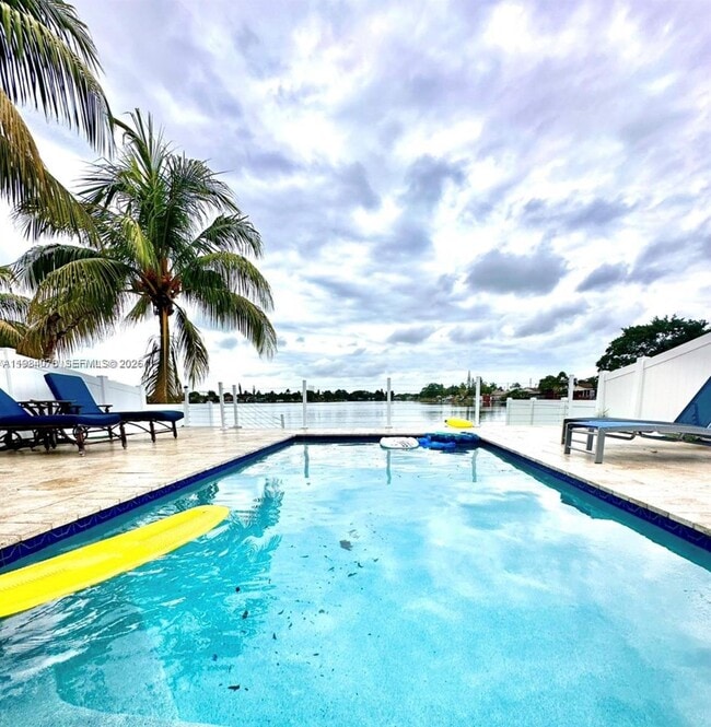 Building Photo - 2431 SW 58th Manor Unit 1-2