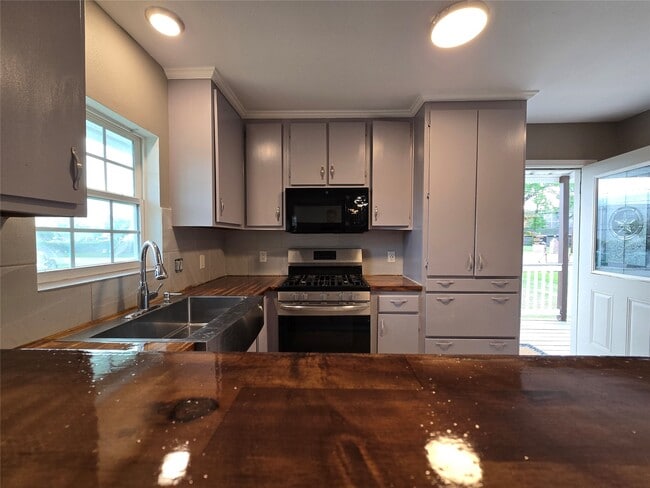 Photo - 19736 Dunbar Ave