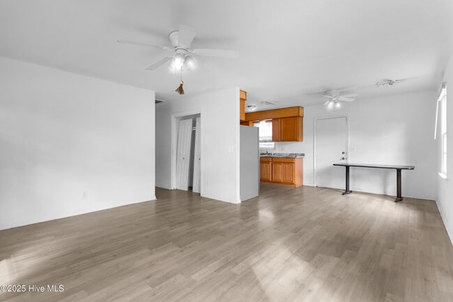 Photo - 1800 Carver St