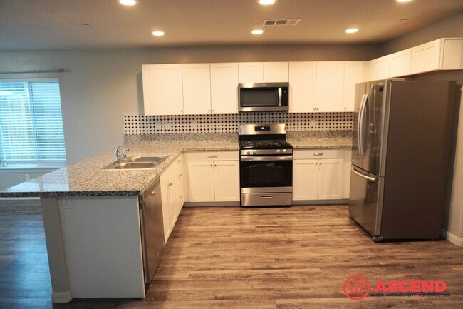 Photo - Stunning Home Off of Taft Highway and South H Street!