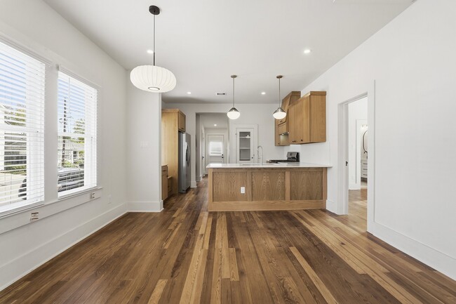 Photo - 2122 Hardy St