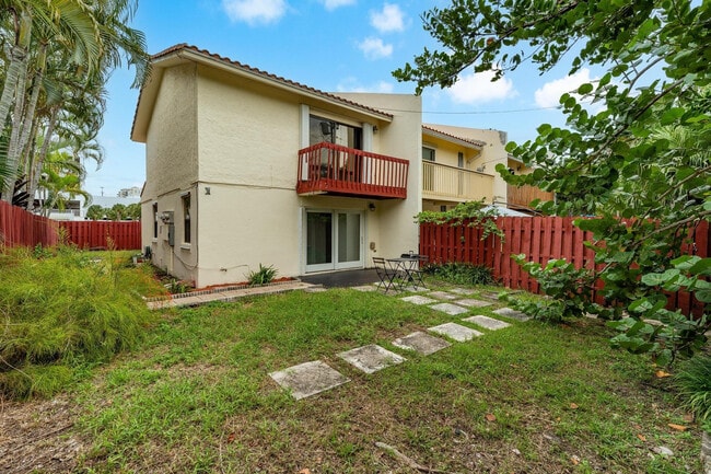 Photo - 2530 NE 9th St