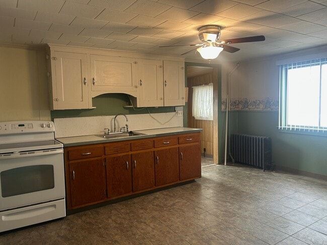 Building Photo - 63 Miner St Unit 63 miner