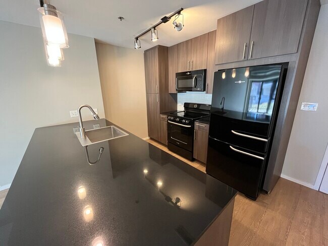 Photo - 211 W Scott St