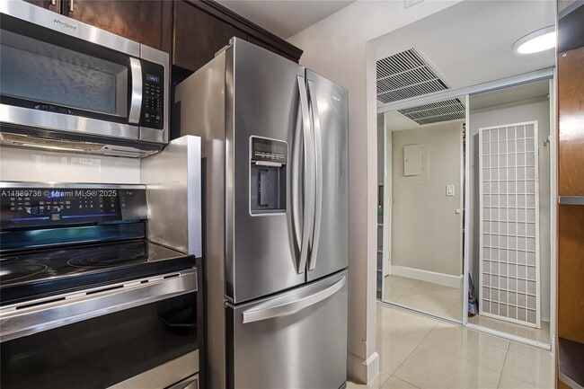 Photo - 200 172nd St Unit 204