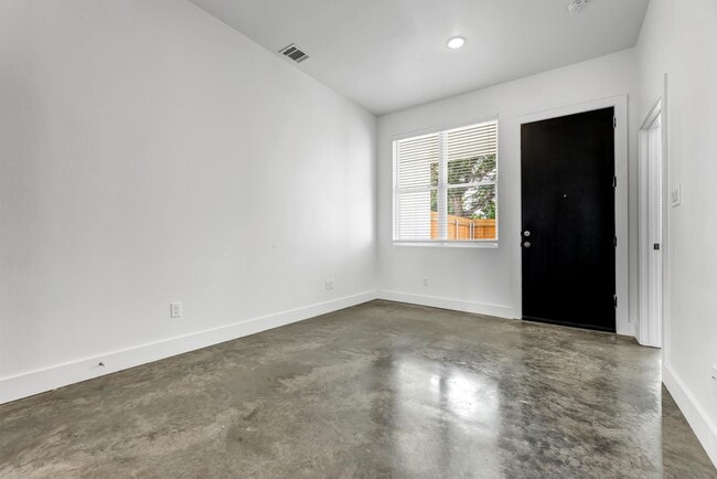 Photo - 213 Lynn Dr