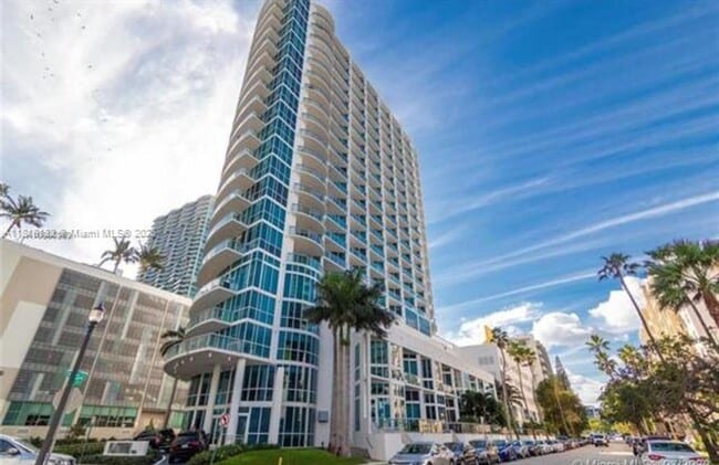 Photo - 480 NE 30th St Unit 480 NE 30th St  2103
