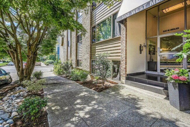 Front Entrance of Mercer Crest - Mercer Crest LLC