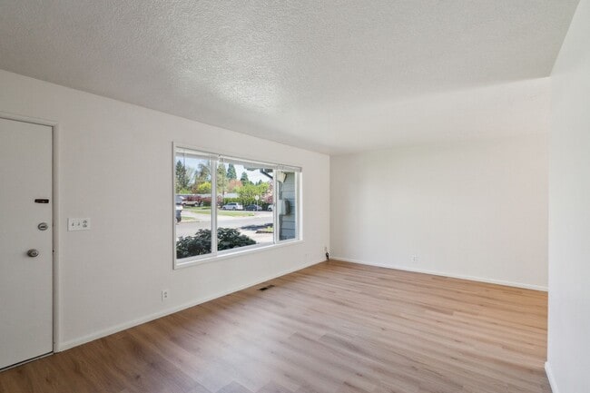 Photo - 1554 SE Spruce St