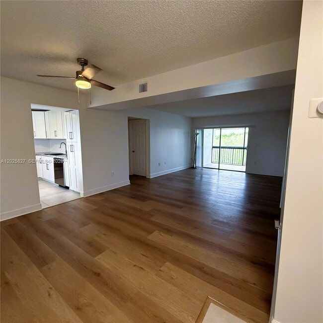 Photo - 731 N Pine Island Rd Unit 401