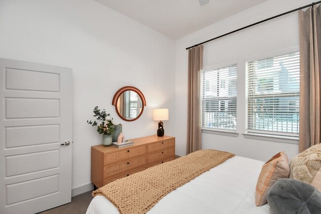 Building Photo - 1617 Enid St Unit 589