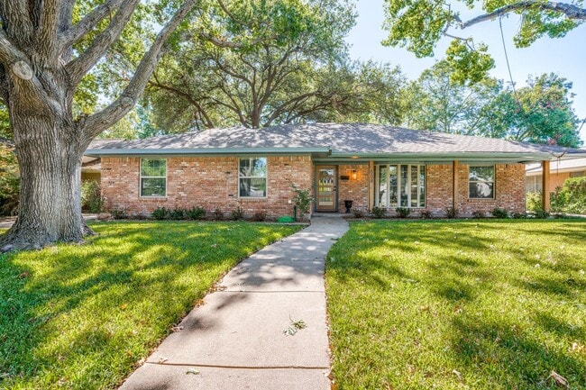 Building Photo - Extraordinary Irving Home on Quiet cul-de-sac!