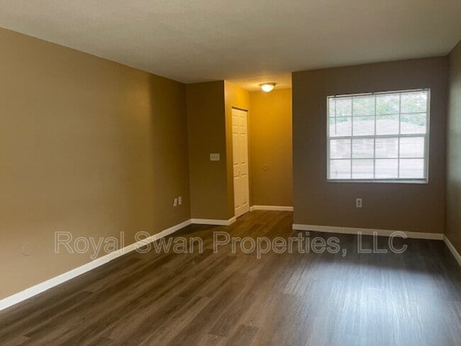 Photo - 724 Zella Ln
