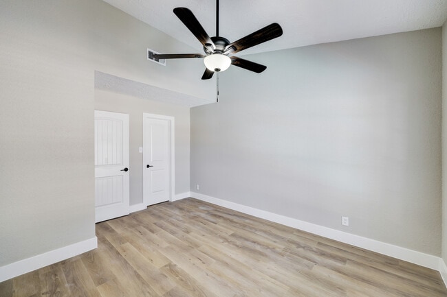 Lakewood West Apartments