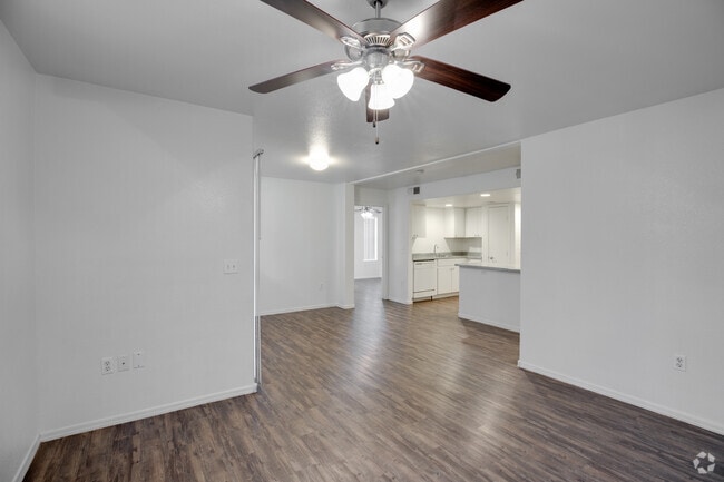 2BR, 2BA - 1,040 SF