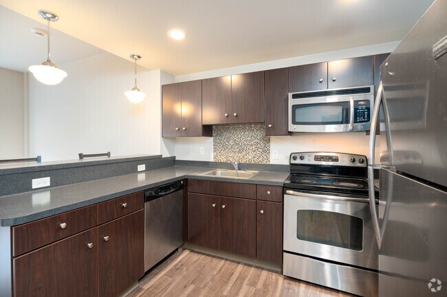 1BR,1BA - 640SF - Kitchen