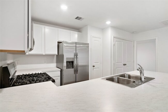 Photo - 104 Pine Bend Ct