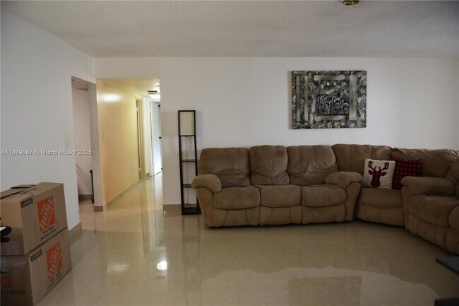 Photo - 325 W Laurel Dr Unit 2L