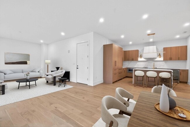 Building Photo - 1114 Beacon St Unit 101