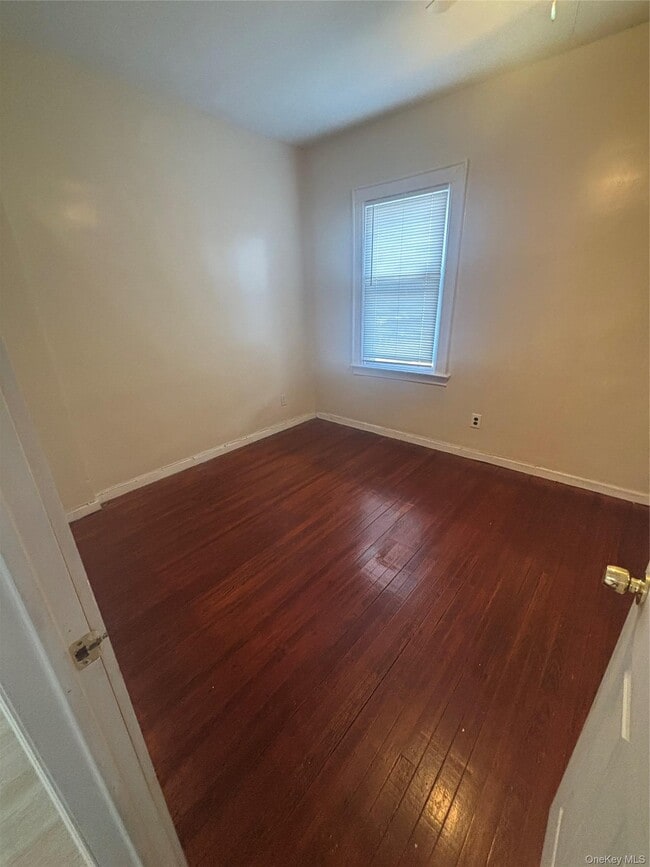 Photo - 139 New Hyde Park Rd Unidad 145