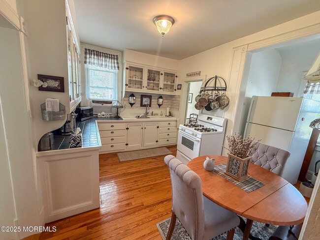 Photo - 47 Burlington Ave Unit 3