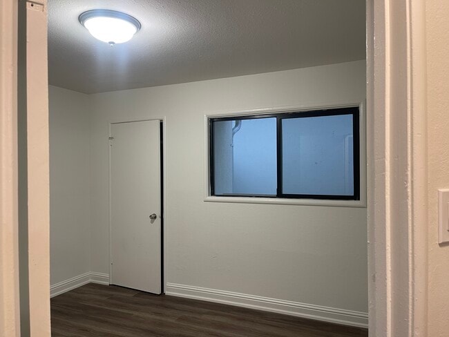 Photo - 753 Bartlett Ave