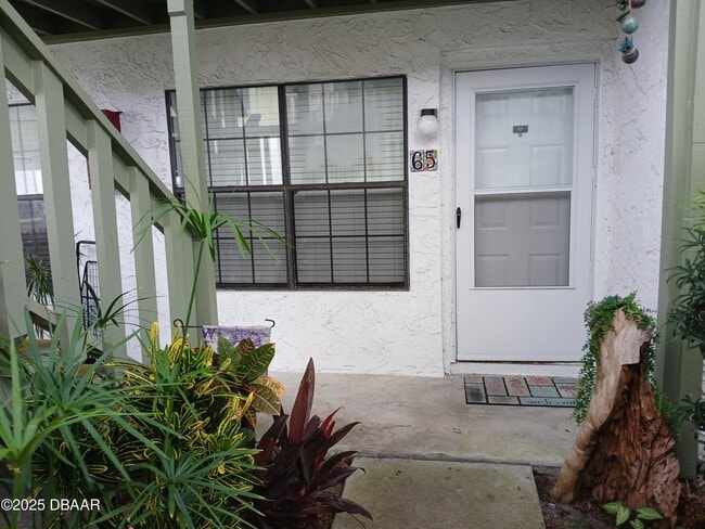 Building Photo - 840 Center Ave Unit 65