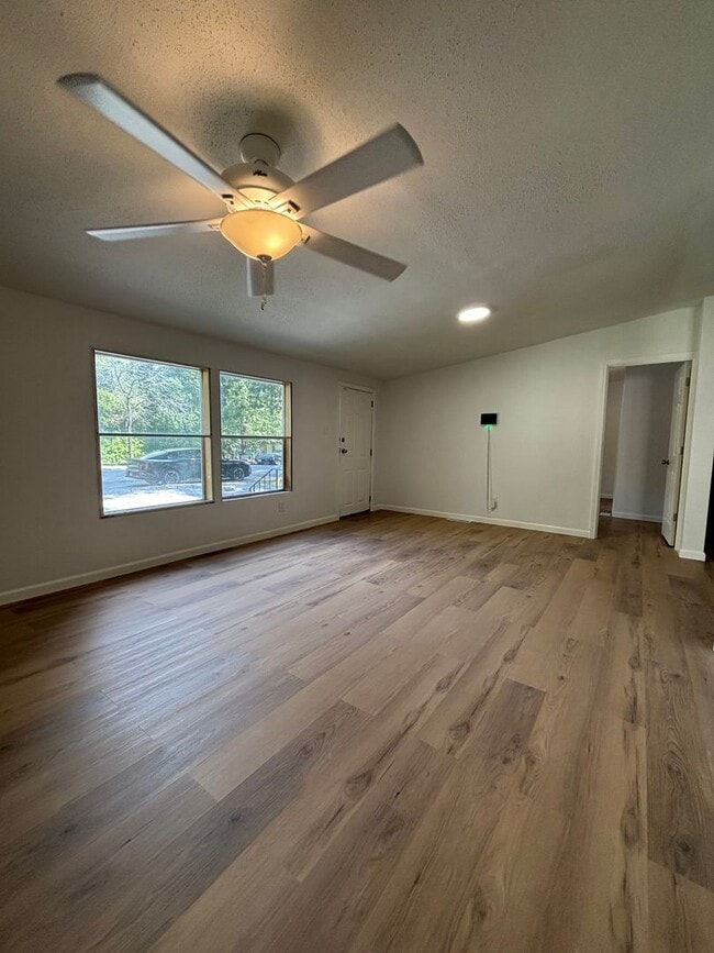 305 Cascade Dr