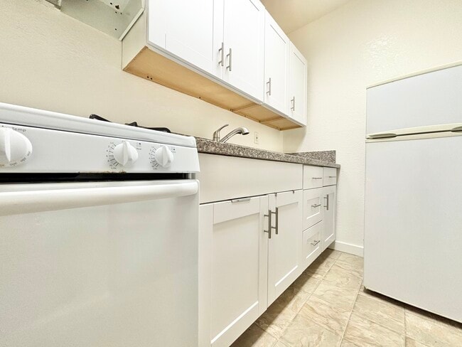 Building Photo - 639 Cochran Ave Unit 106 Rental