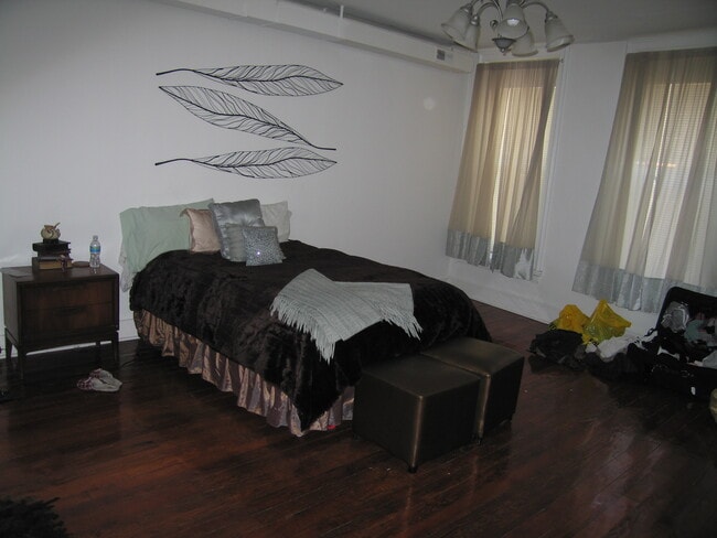 Photo - 1034 S Charles St Unidad 1034