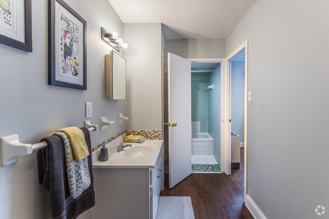 1 BR, 1 BA - 550 SF - Helix at the District