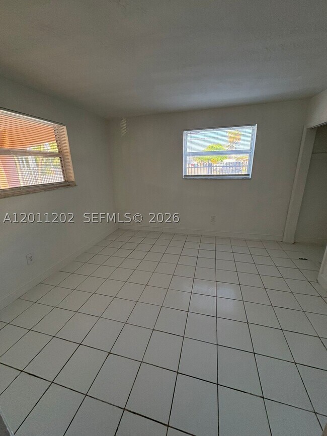 1590 NE 125th St Unit 1