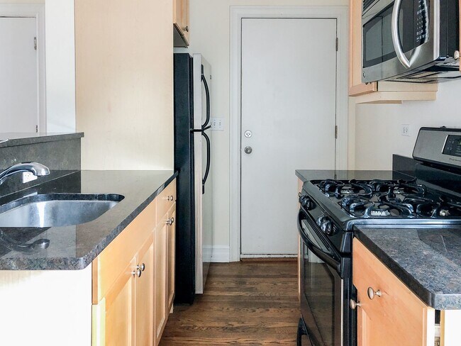 Photo - 3820 N Sheffield Ave