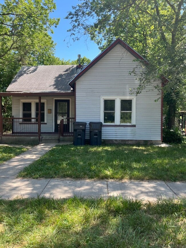 Building Photo - $795 - 2 bed 1 bath - Single Family Home